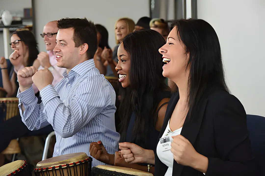 Drum Cafe Vereinigen Sie Ihr Team mit interaktivem Trommeln und Rhythmus